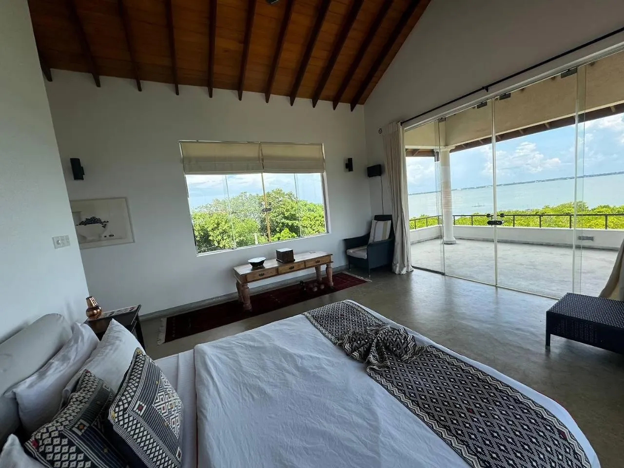 Villa Mirisgala - Luxury Villa By Negombo Lagoon