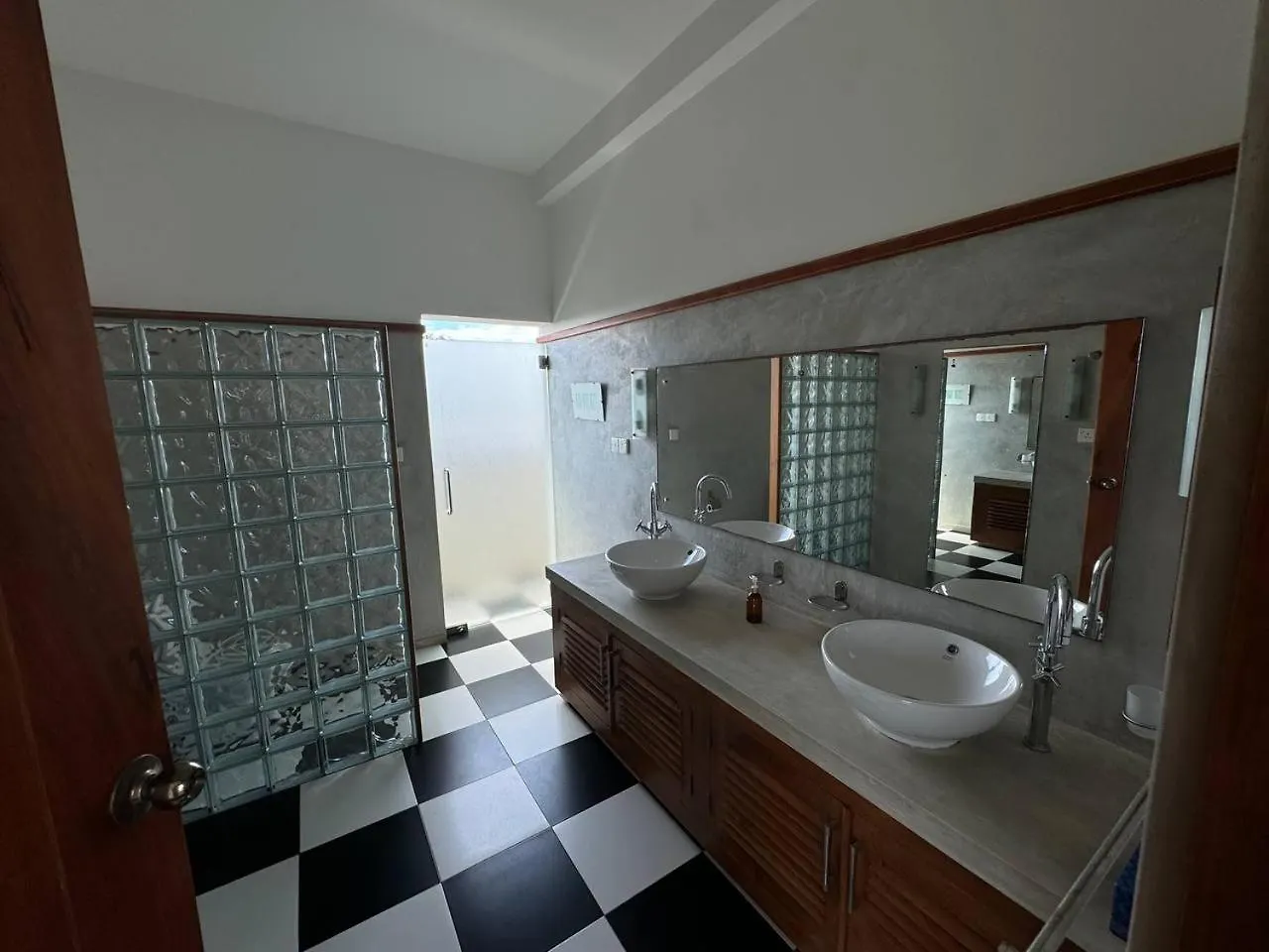 Villa Mirisgala - Luxury Villa By Negombo Lagoon