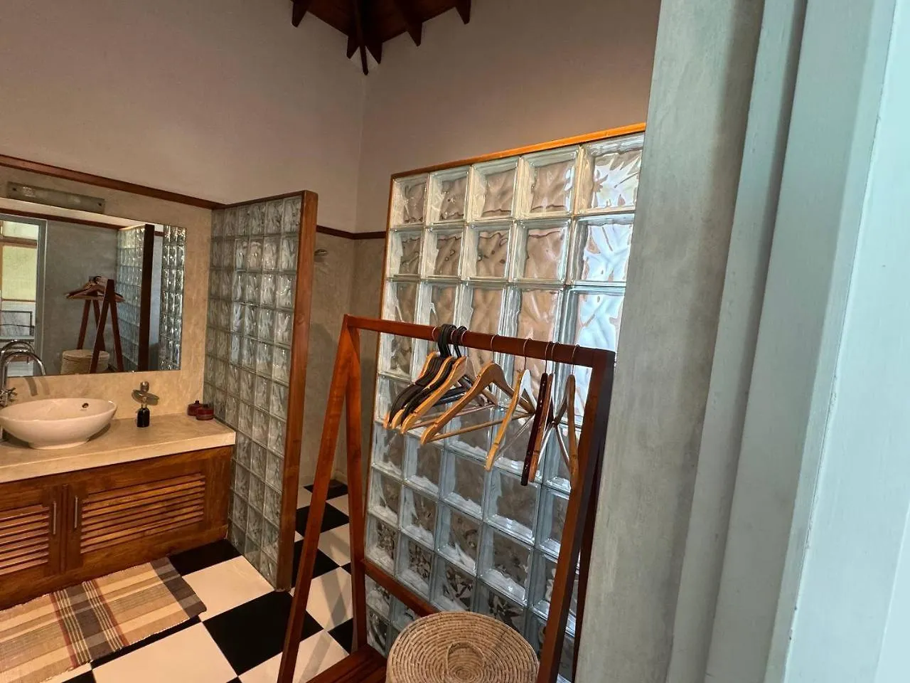 Villa Mirisgala - Luxury Villa By Negombo Lagoon Sri Lanka